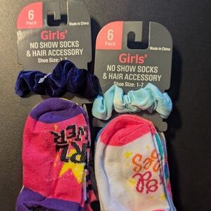 Vibrant Girls' No Show Socks & Hair Accessory Set